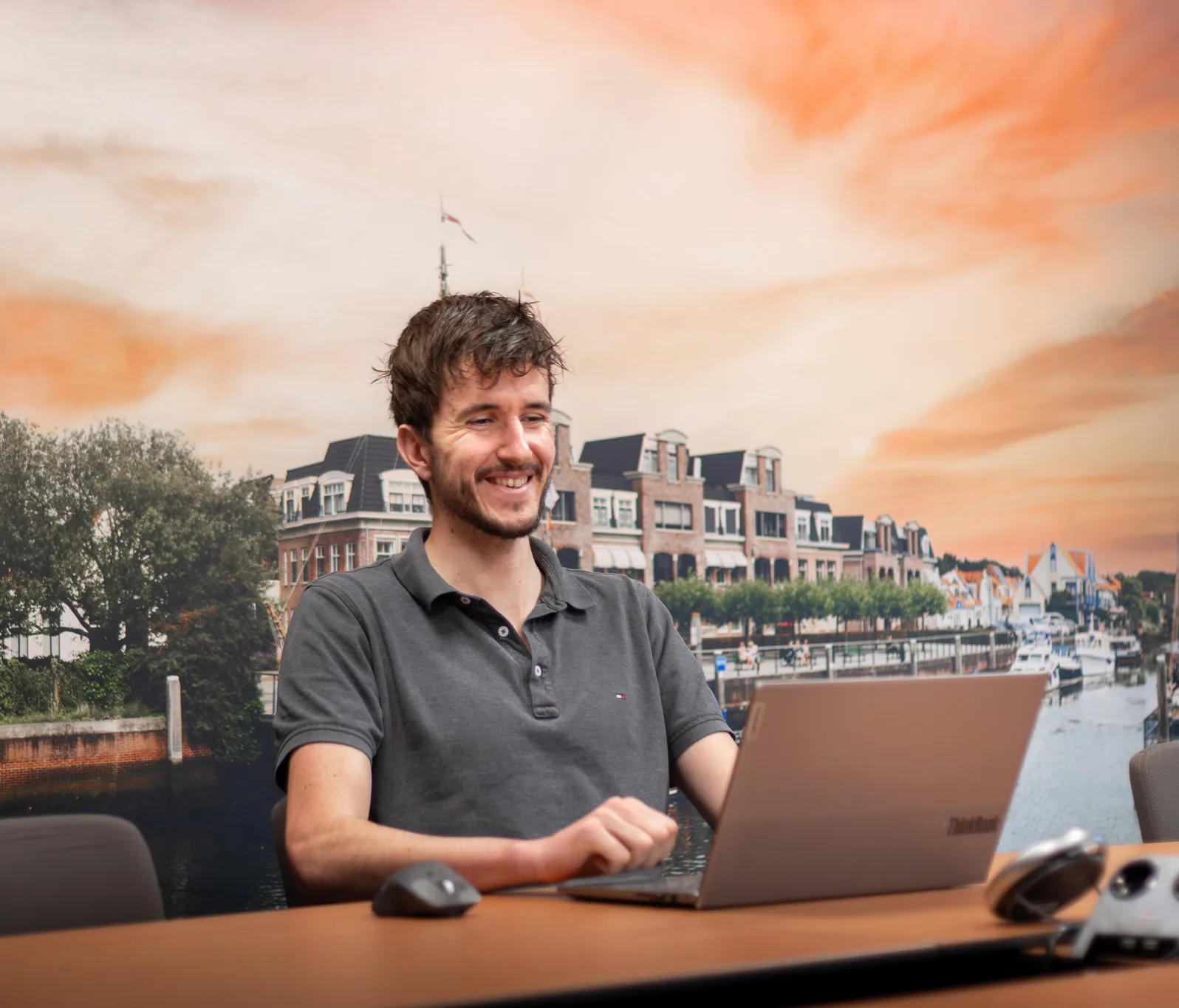 Invision ICT vrolijke werknemer